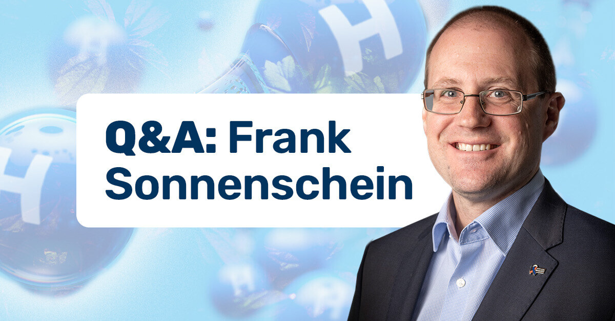 Frank Sonnenschein in front of a banner saying "Q&A: Frank Sonnenschein", and molecules of H2 on the background.